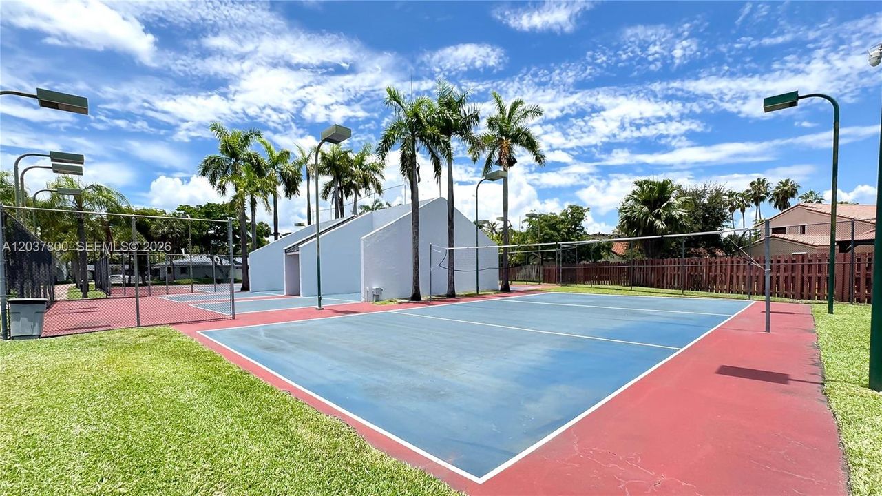 For Sale: $505,000 (2 beds, 2 baths, 1090 Square Feet)