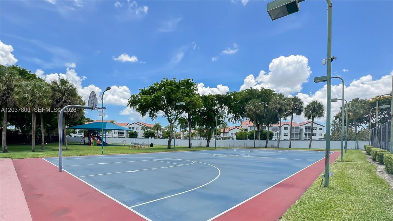 For Sale: $505,000 (2 beds, 2 baths, 1090 Square Feet)