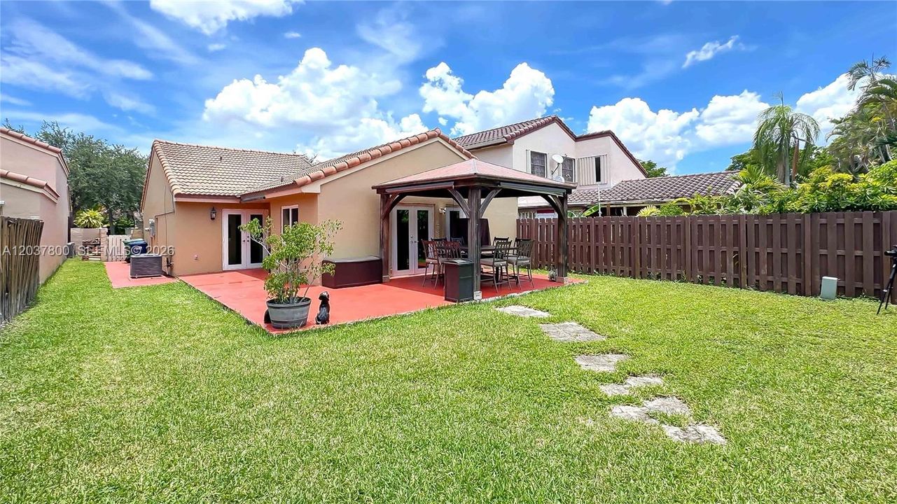 For Sale: $505,000 (2 beds, 2 baths, 1090 Square Feet)