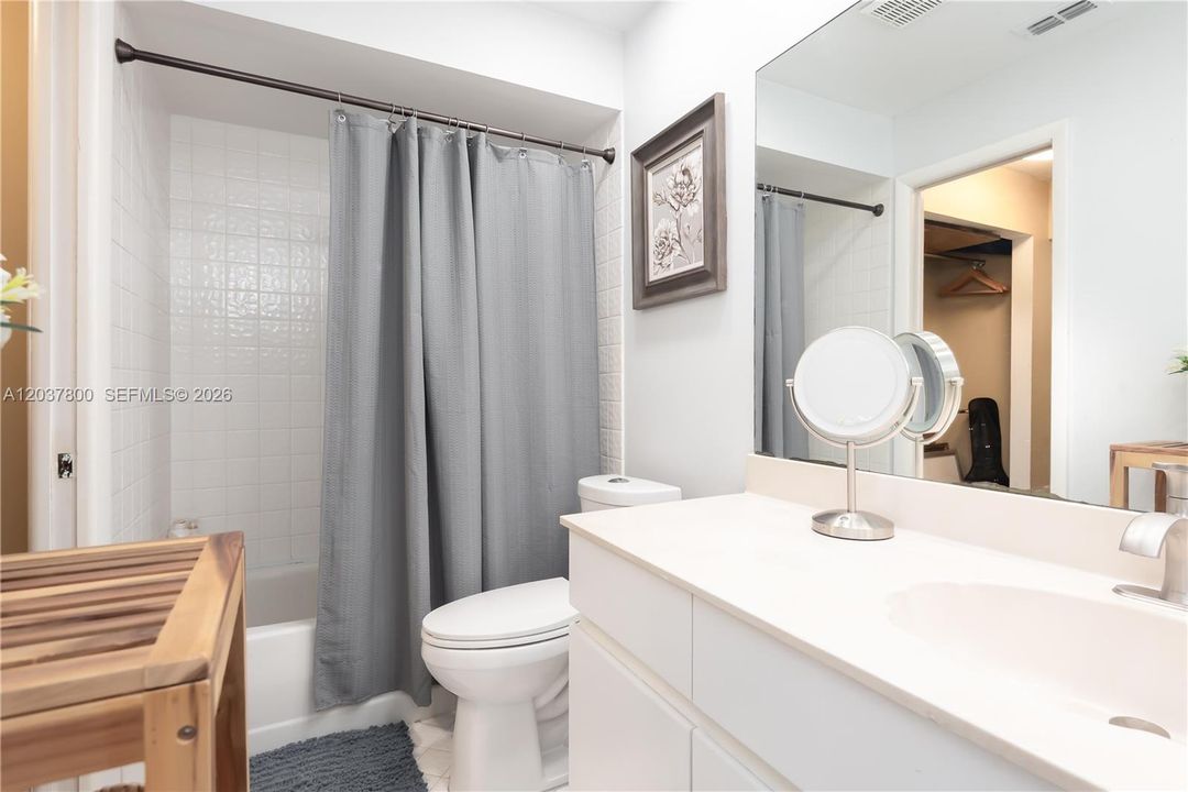 For Sale: $505,000 (2 beds, 2 baths, 1090 Square Feet)