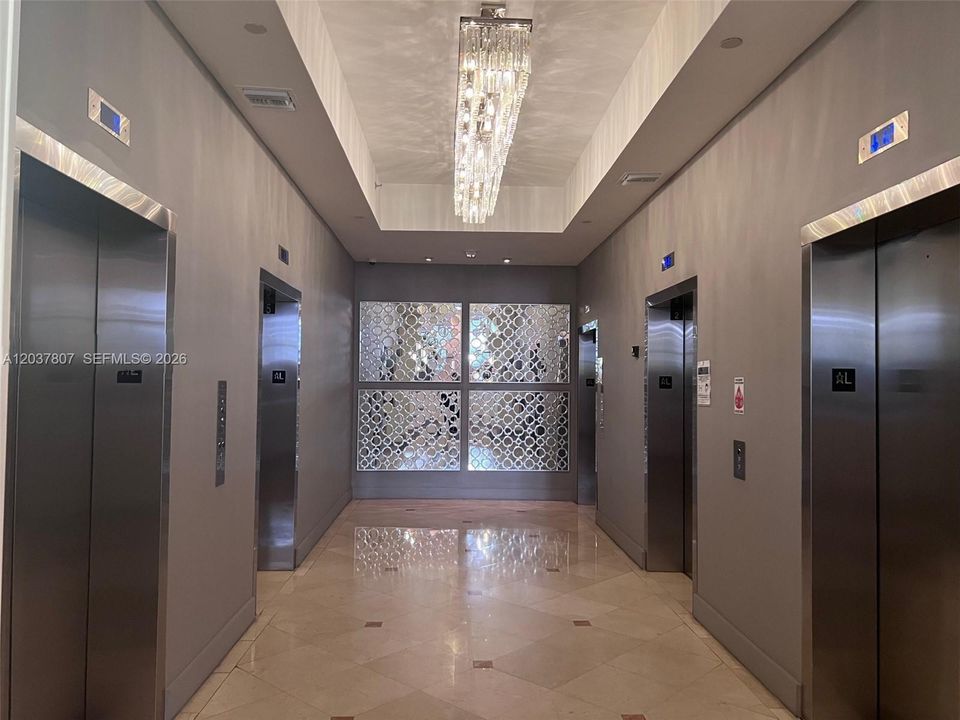 В аренду: $2,600 (0 спален, 1 ванн, 530 Квадратных фут)