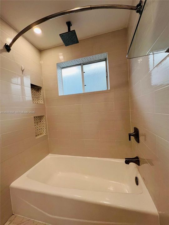 В аренду: $4,000 (2 спален, 2 ванн, 1150 Квадратных фут)
