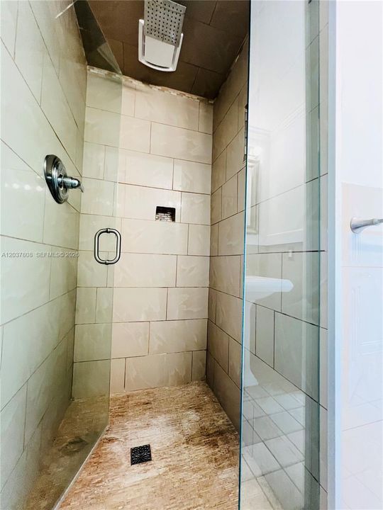 В аренду: $4,000 (2 спален, 2 ванн, 1150 Квадратных фут)