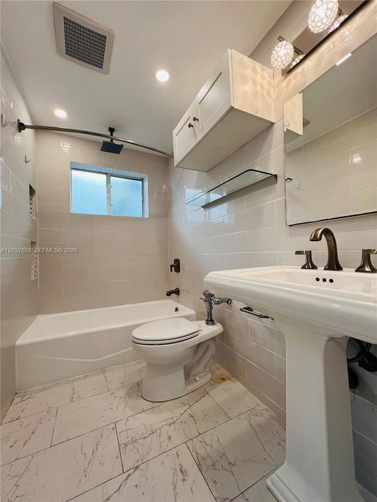 В аренду: $4,000 (2 спален, 2 ванн, 1150 Квадратных фут)