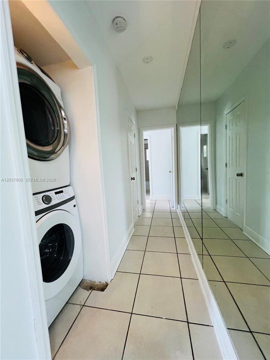 В аренду: $4,000 (2 спален, 2 ванн, 1150 Квадратных фут)