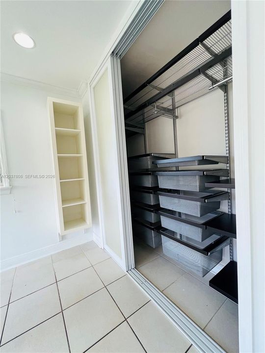 В аренду: $4,000 (2 спален, 2 ванн, 1150 Квадратных фут)