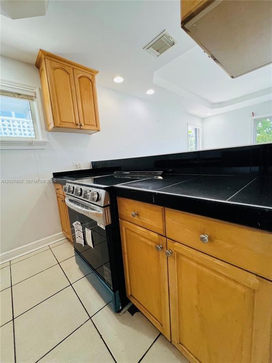 В аренду: $4,000 (2 спален, 2 ванн, 1150 Квадратных фут)