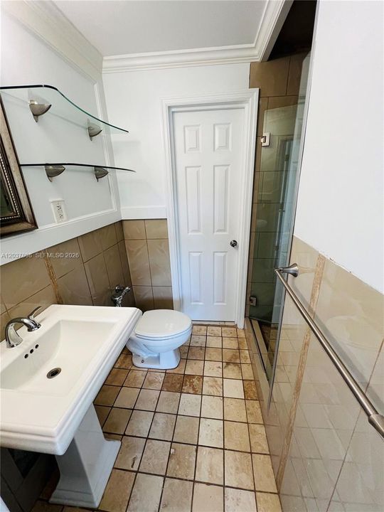 В аренду: $4,000 (2 спален, 2 ванн, 1150 Квадратных фут)