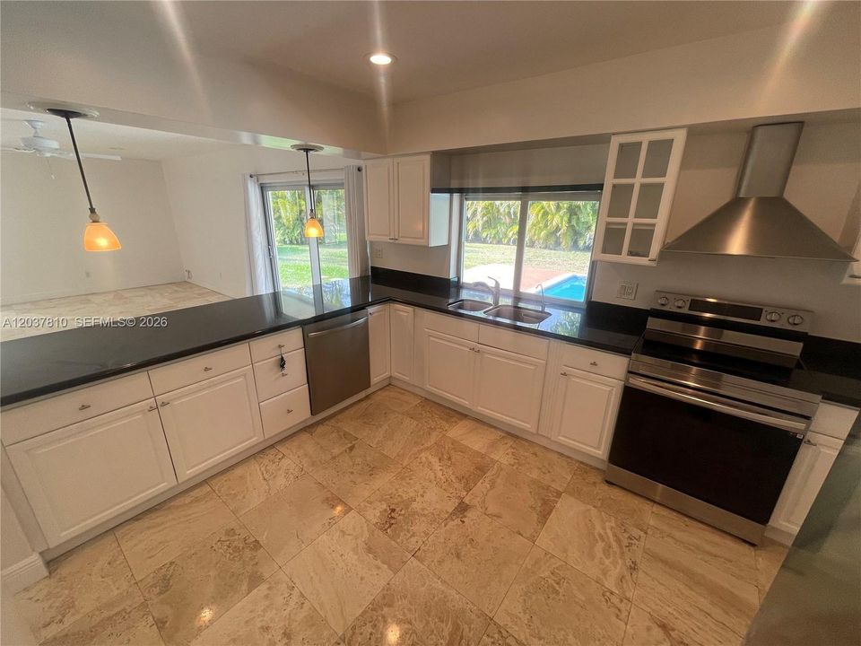 For Rent: $7,800 (3 beds, 2 baths, 2480 Square Feet)