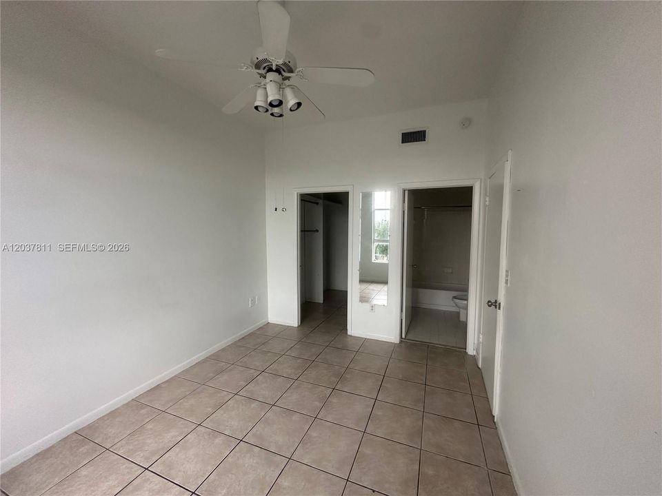 В аренду: $2,100 (2 спален, 2 ванн, 840 Квадратных фут)