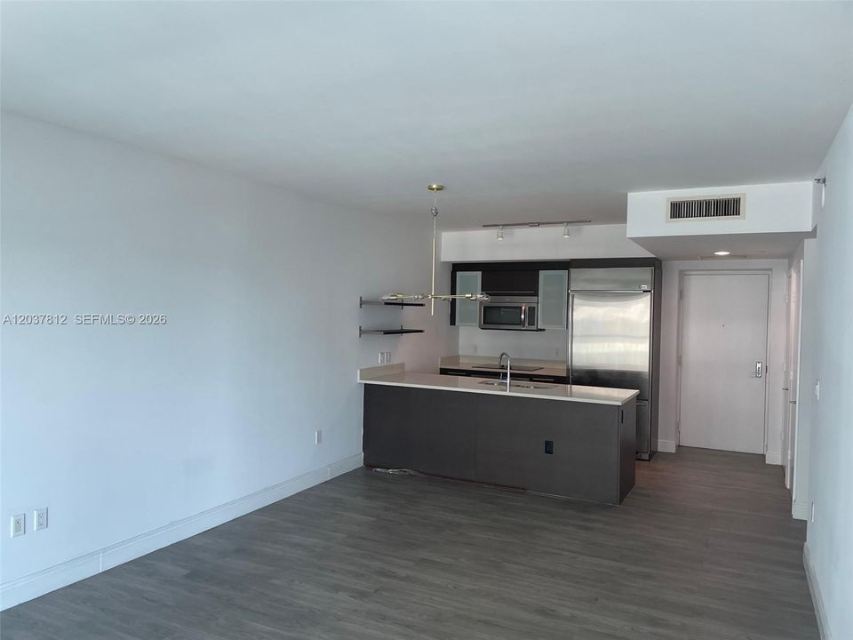 En Venta: $457,000 (1 camas, 1 baños, 738 Pies cuadrados)