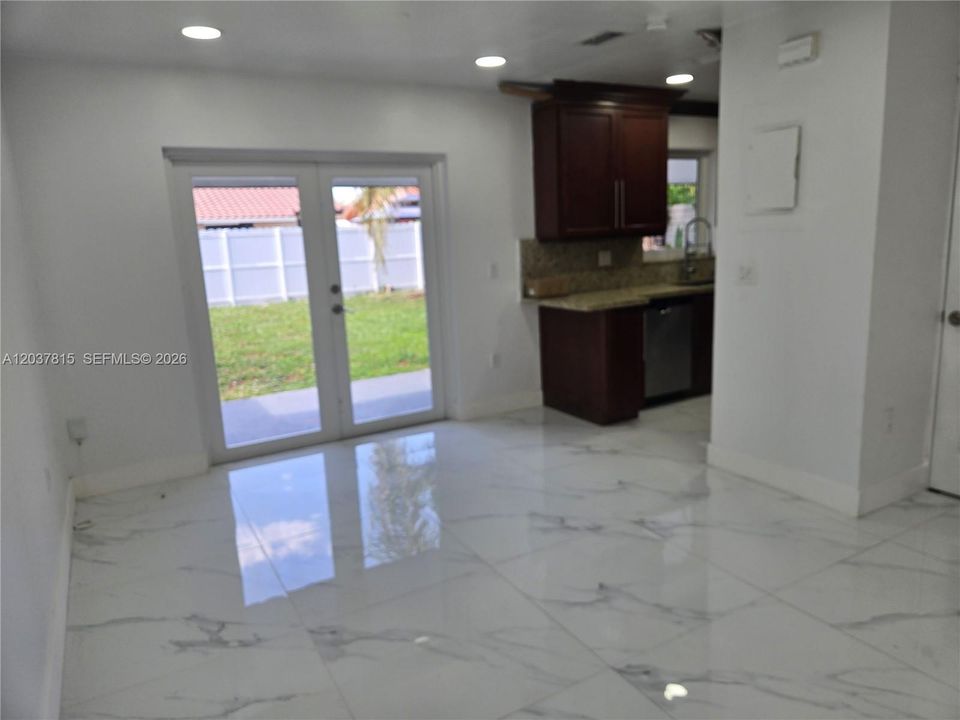 В аренду: $3,200 (3 спален, 2 ванн, 1227 Квадратных фут)