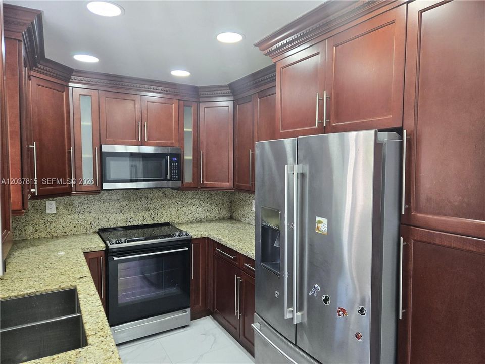 В аренду: $3,200 (3 спален, 2 ванн, 1227 Квадратных фут)