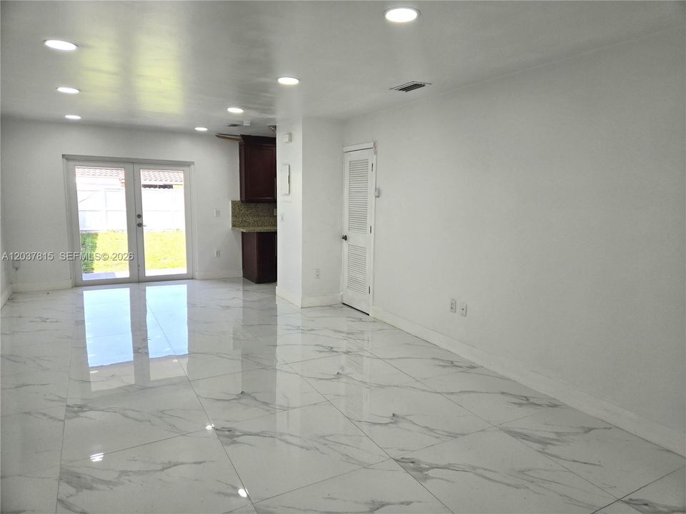 В аренду: $3,200 (3 спален, 2 ванн, 1227 Квадратных фут)