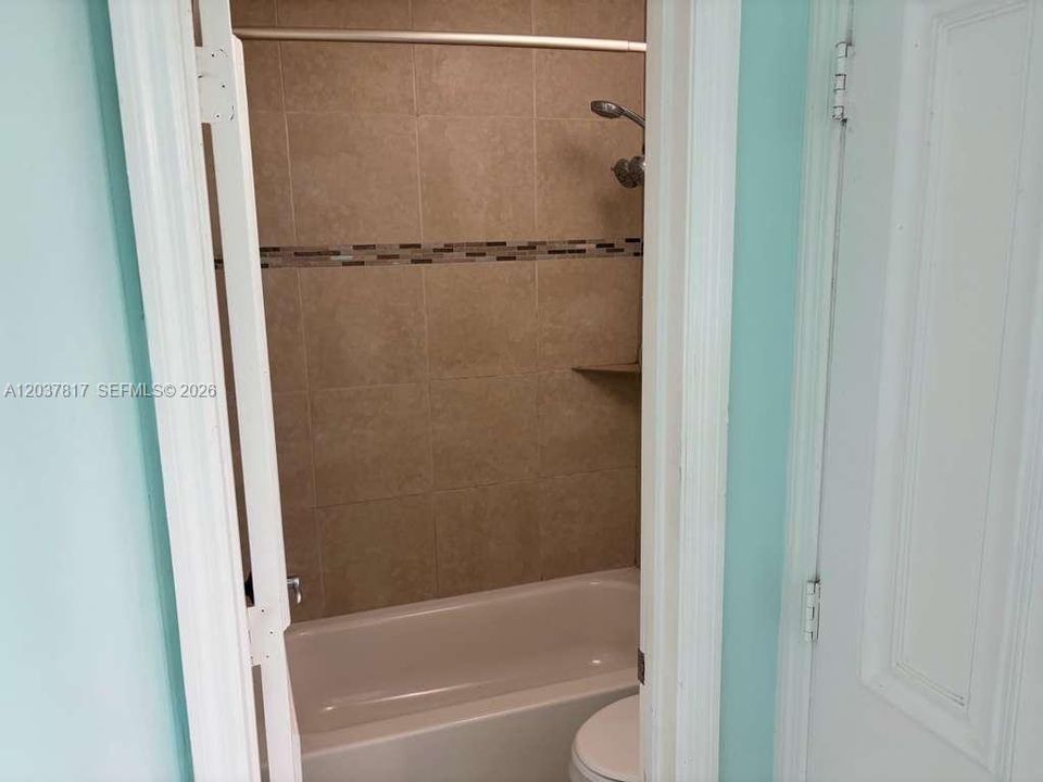 В аренду: $1,700 (2 спален, 1 ванн, 902 Квадратных фут)