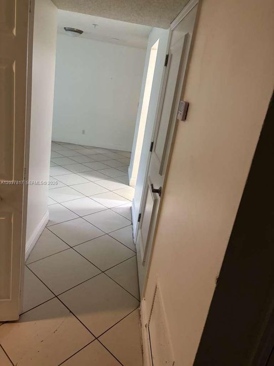 В аренду: $1,700 (2 спален, 1 ванн, 902 Квадратных фут)