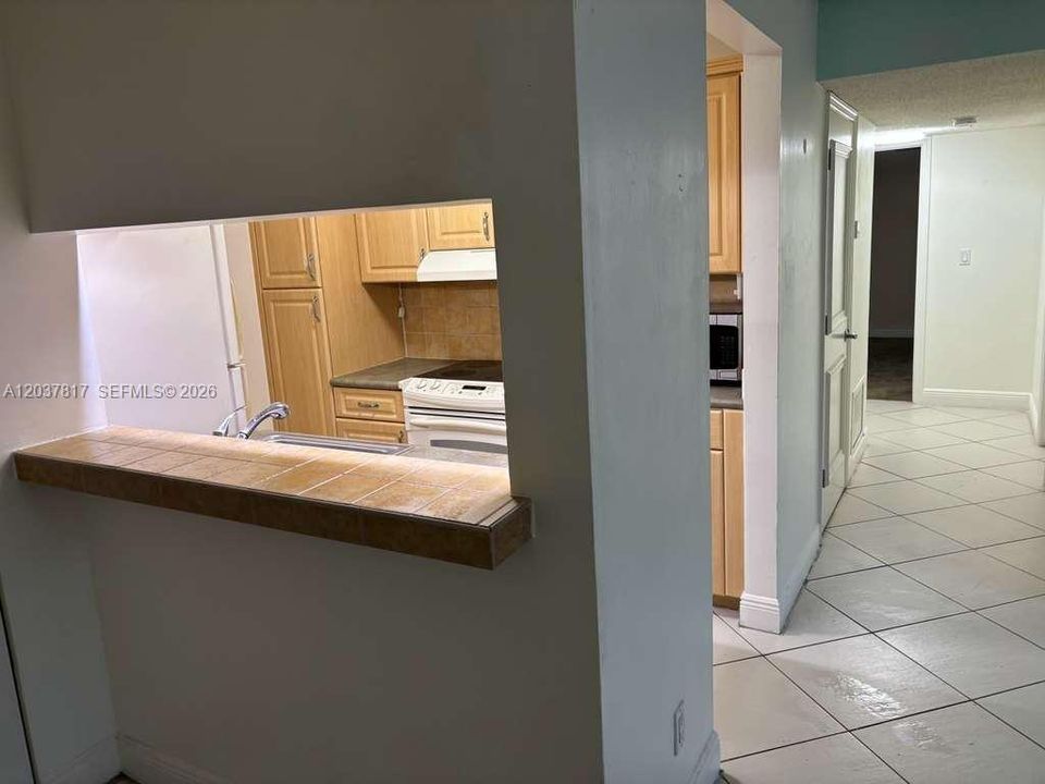 В аренду: $1,700 (2 спален, 1 ванн, 902 Квадратных фут)