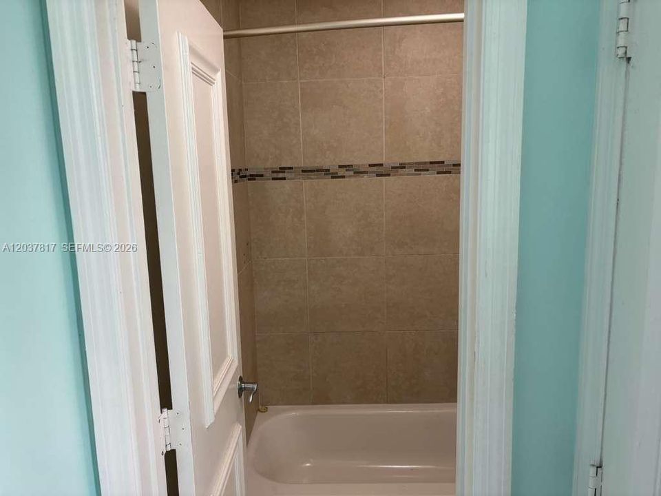В аренду: $1,700 (2 спален, 1 ванн, 902 Квадратных фут)