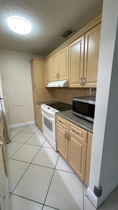 В аренду: $1,700 (2 спален, 1 ванн, 902 Квадратных фут)