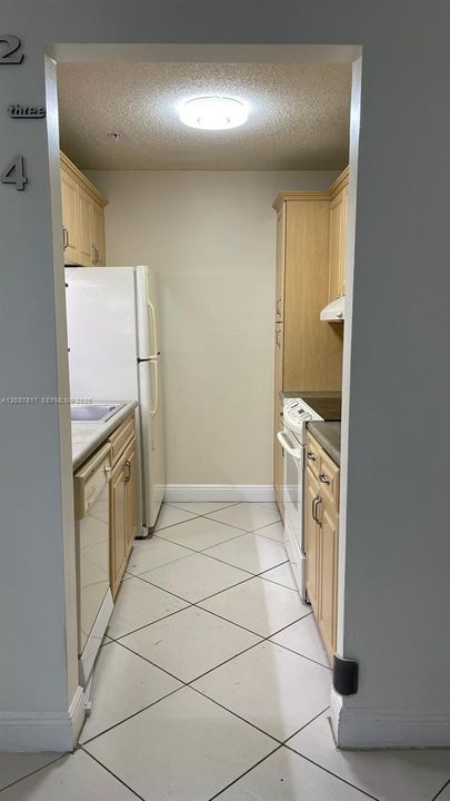 В аренду: $1,700 (2 спален, 1 ванн, 902 Квадратных фут)