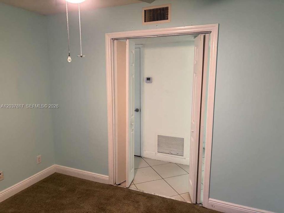 В аренду: $1,700 (2 спален, 1 ванн, 902 Квадратных фут)