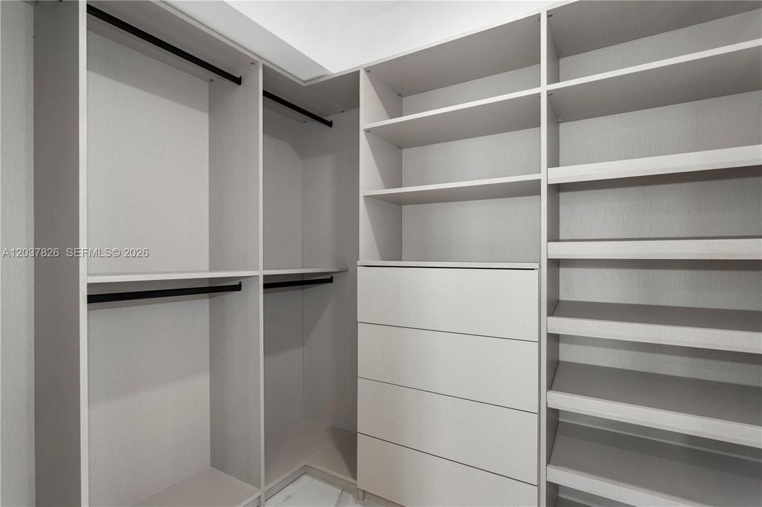 For Sale: $850,000 (2 beds, 2 baths, 1353 Square Feet)