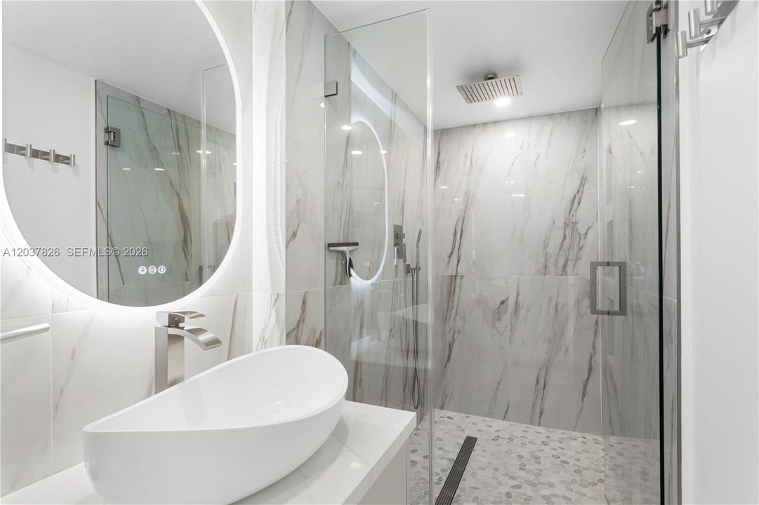 For Sale: $850,000 (2 beds, 2 baths, 1353 Square Feet)