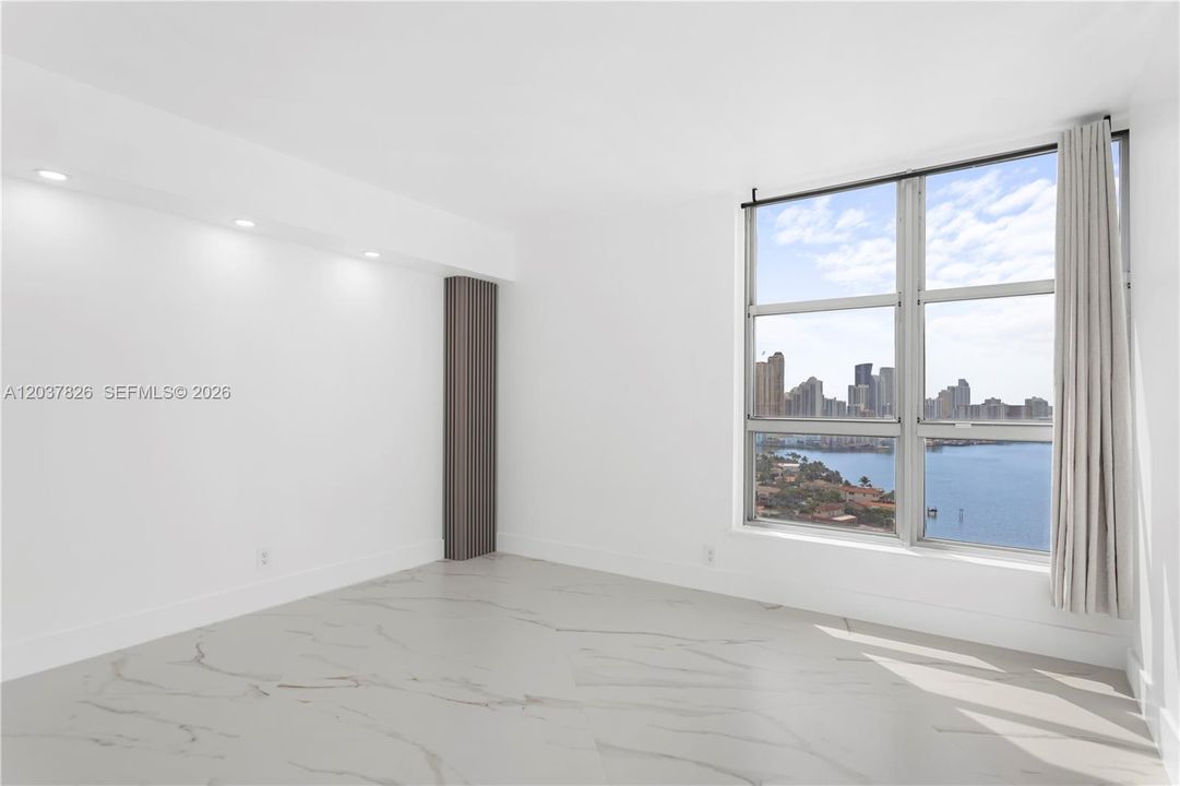 For Sale: $850,000 (2 beds, 2 baths, 1353 Square Feet)
