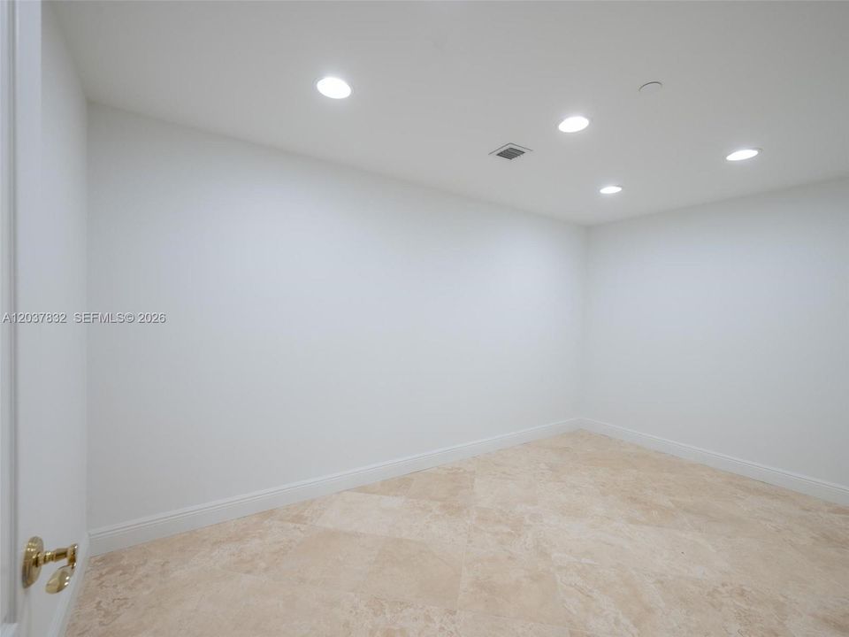 For Rent: $15,000 (3 beds, 3 baths, 3039 Square Feet)