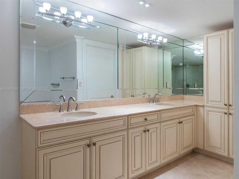 For Rent: $15,000 (3 beds, 3 baths, 3039 Square Feet)