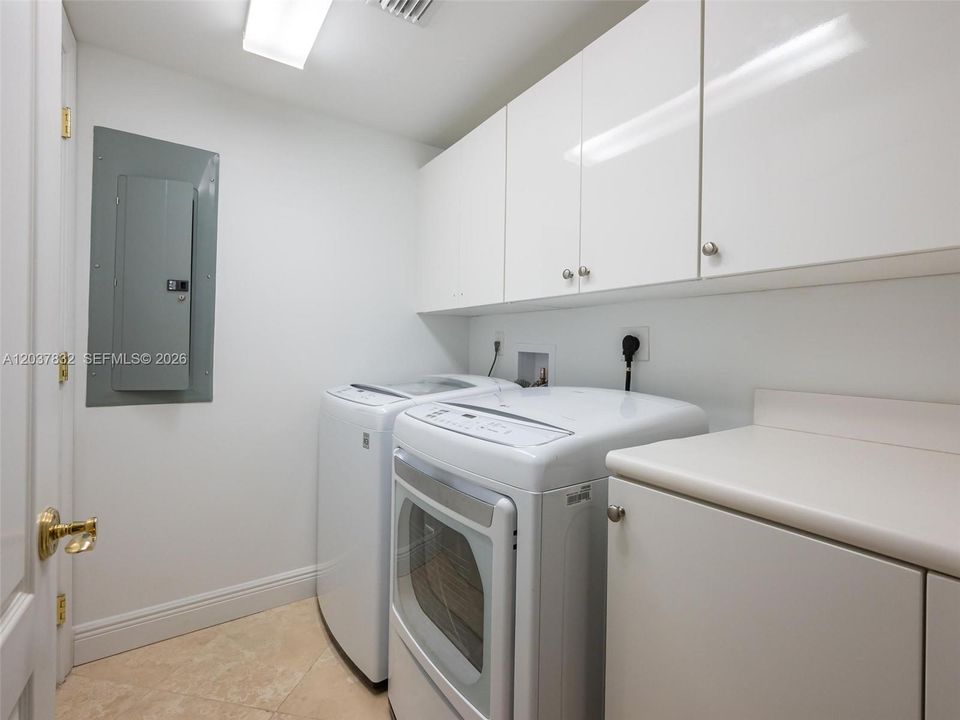 For Rent: $15,000 (3 beds, 3 baths, 3039 Square Feet)