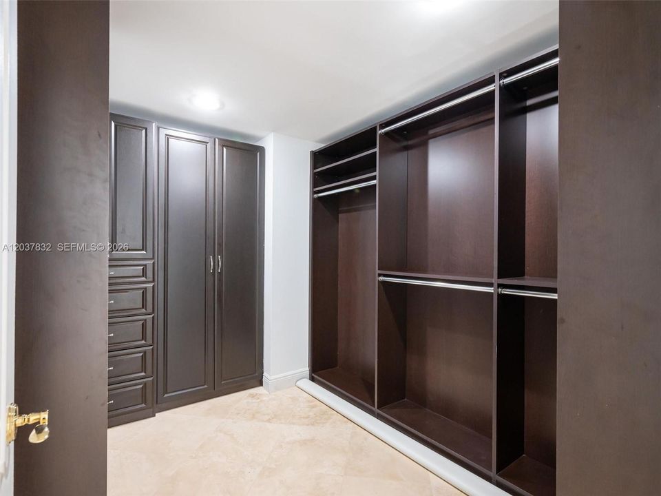 For Rent: $15,000 (3 beds, 3 baths, 3039 Square Feet)