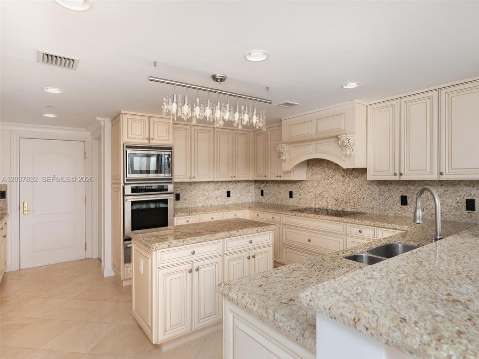 For Rent: $15,000 (3 beds, 3 baths, 3039 Square Feet)