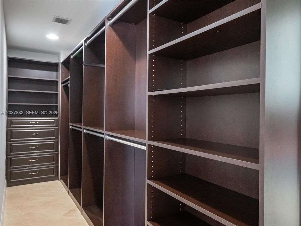 For Rent: $15,000 (3 beds, 3 baths, 3039 Square Feet)