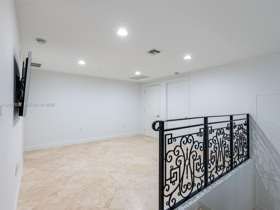 For Rent: $15,000 (3 beds, 3 baths, 3039 Square Feet)