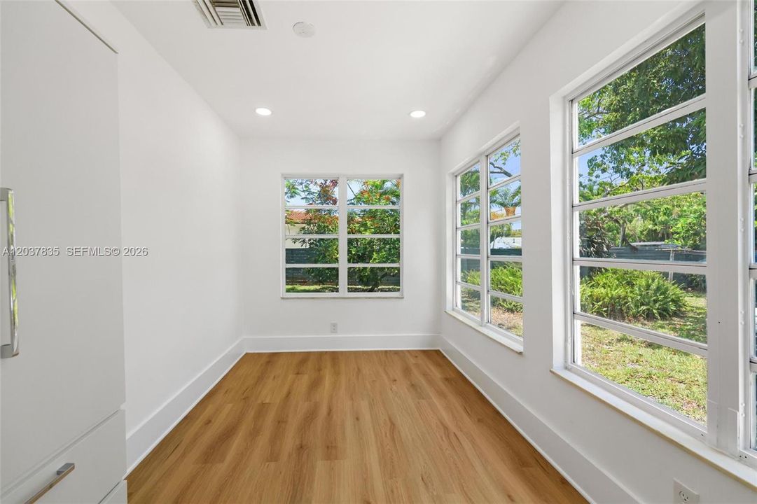 For Rent: $3,800 (3 beds, 2 baths, 1428 Square Feet)