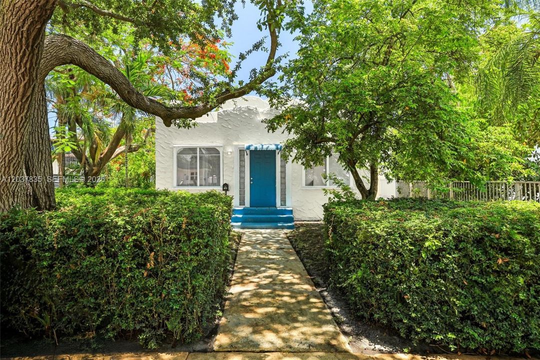 For Rent: $3,800 (3 beds, 2 baths, 1428 Square Feet)