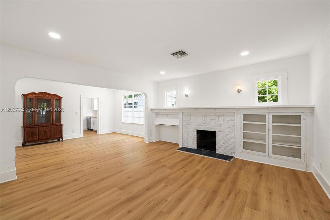 For Rent: $3,800 (3 beds, 2 baths, 1428 Square Feet)
