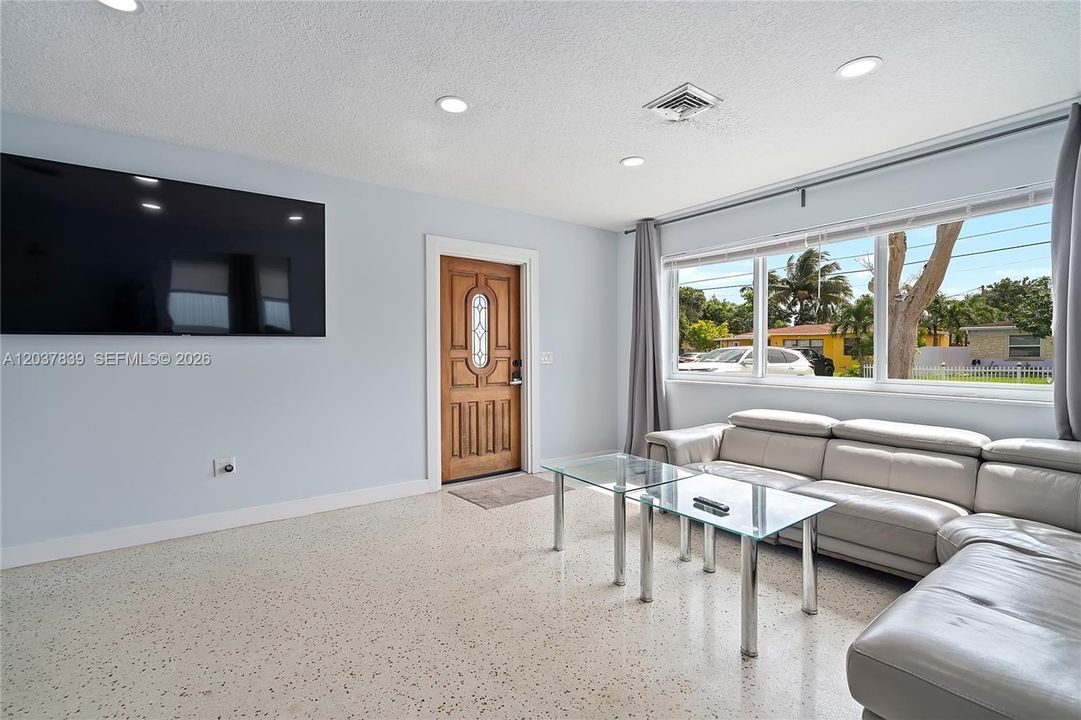 В аренду: $3,800 (3 спален, 2 ванн, 1492 Квадратных фут)