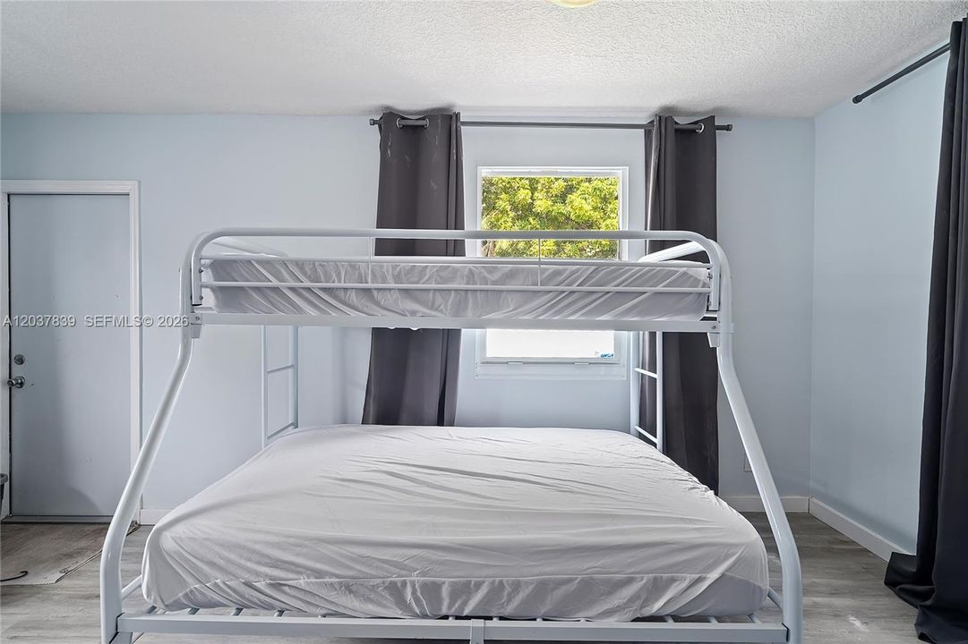 В аренду: $3,800 (3 спален, 2 ванн, 1492 Квадратных фут)