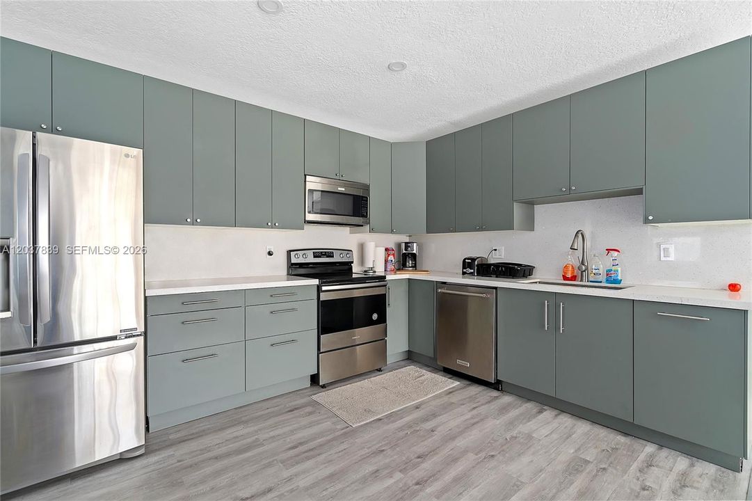 В аренду: $3,800 (3 спален, 2 ванн, 1492 Квадратных фут)