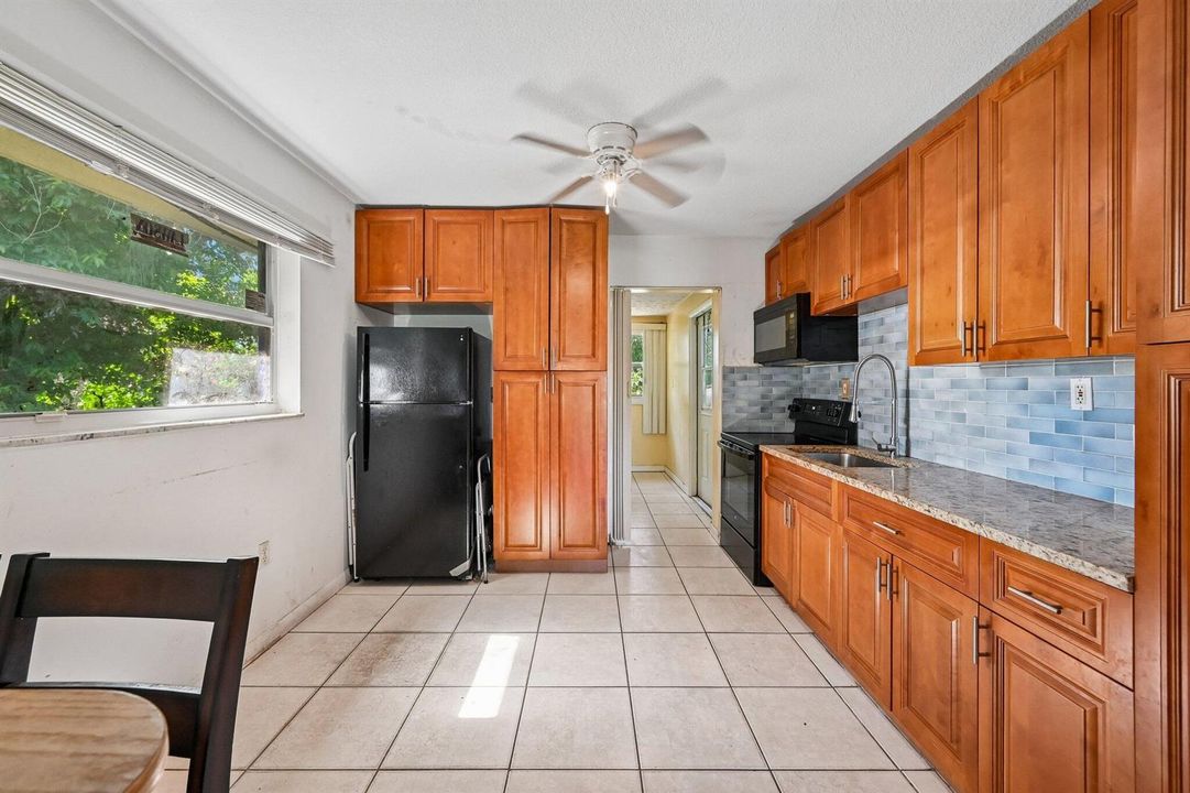 9-web-or-mls-Avenue S-S1206-009