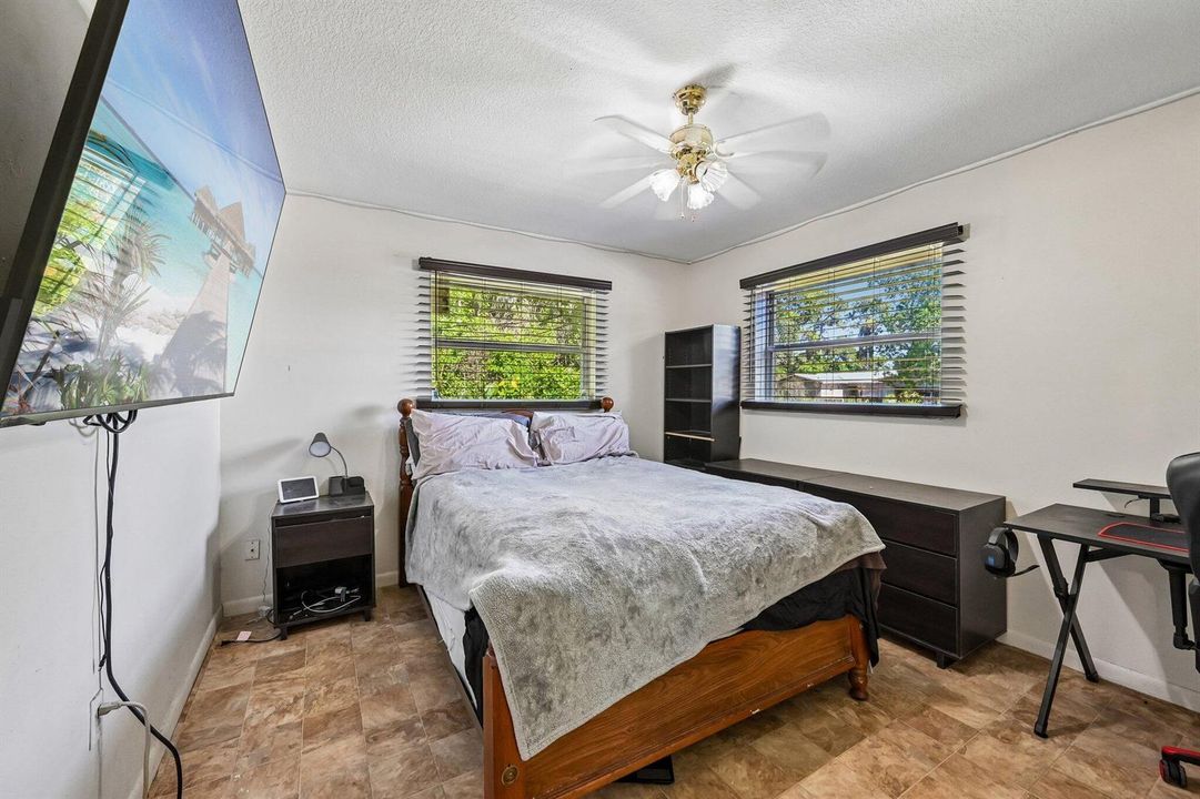 24-web-or-mls-Avenue S-S1206-024