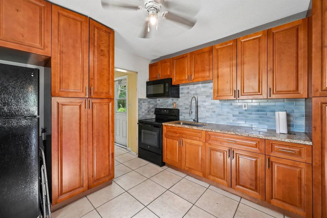 10-web-or-mls-Avenue S-S1206-010