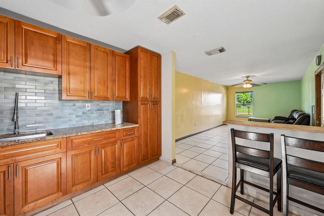 11-web-or-mls-Avenue S-S1206-011