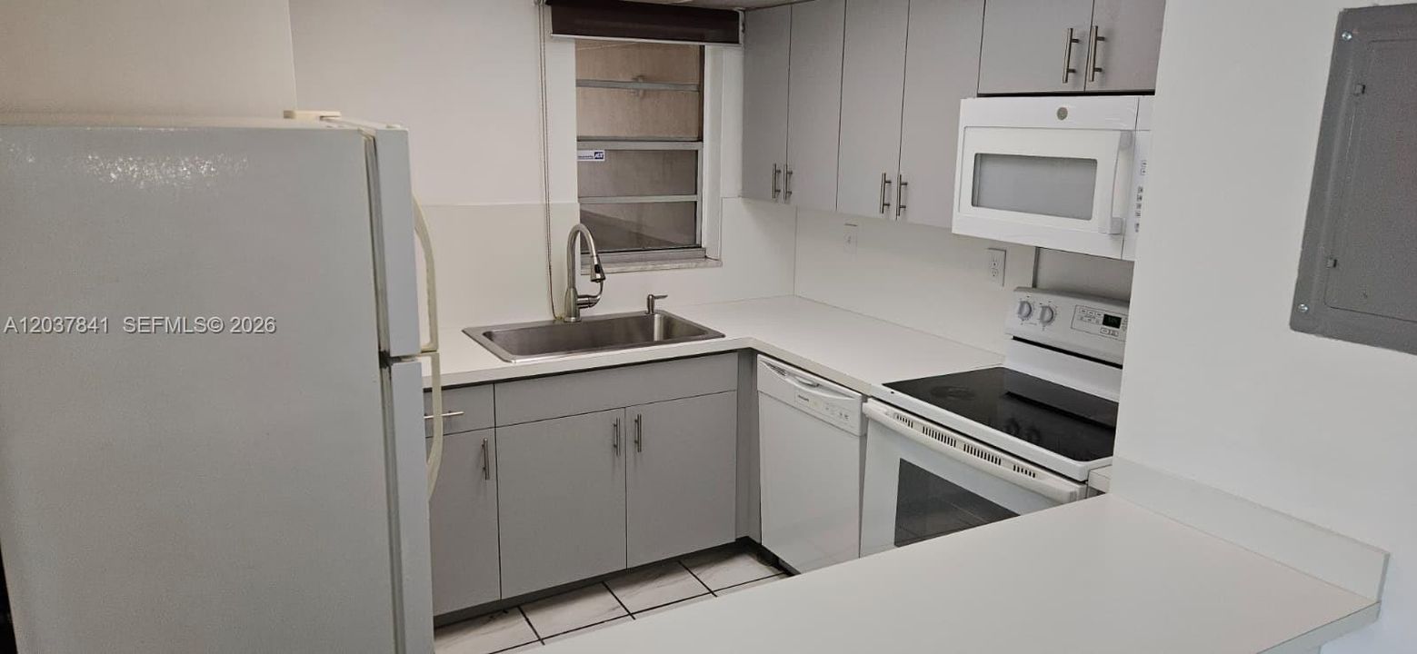 В аренду: $2,500 (2 спален, 2 ванн, 1036 Квадратных фут)