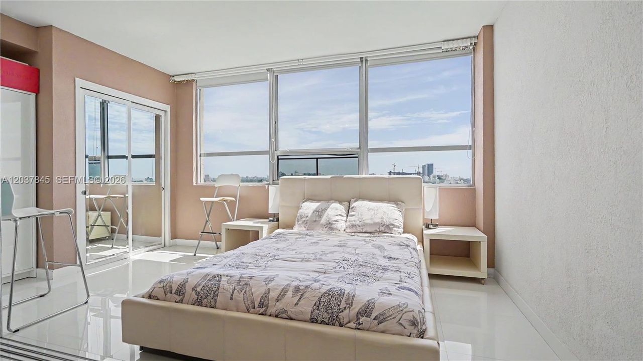 For Sale: $285,000 (0 beds, 1 baths, 472 Square Feet)