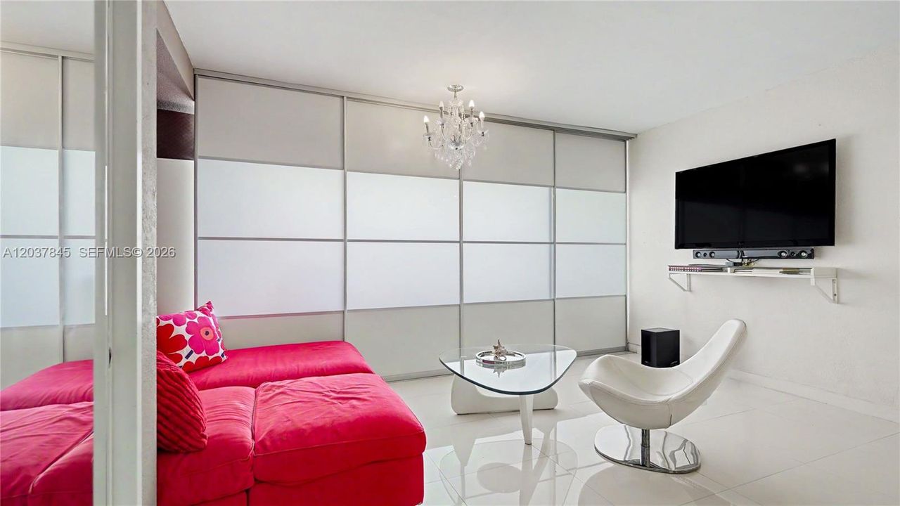 For Sale: $285,000 (0 beds, 1 baths, 472 Square Feet)