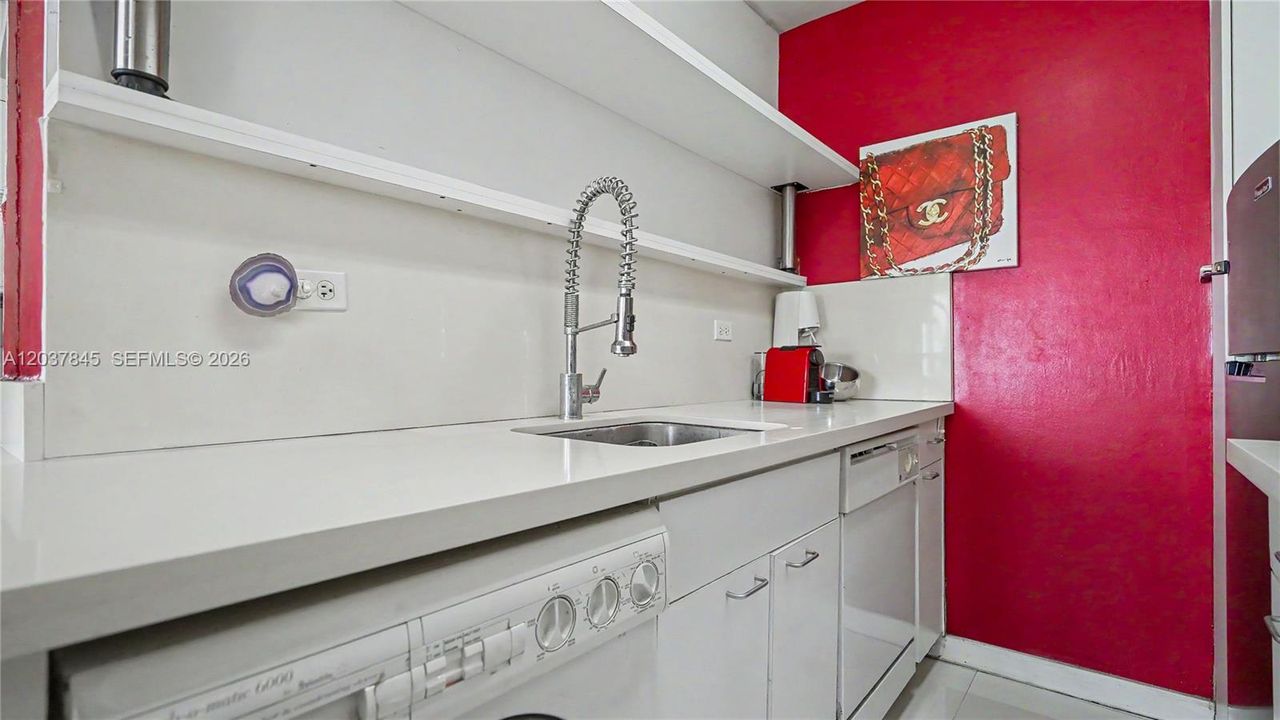 For Sale: $285,000 (0 beds, 1 baths, 472 Square Feet)