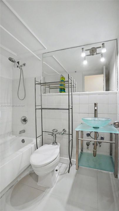 For Sale: $285,000 (0 beds, 1 baths, 472 Square Feet)